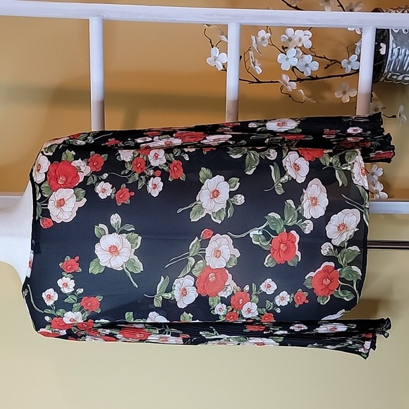 Black Red Floral Top Sheer - Picture 4 of 7